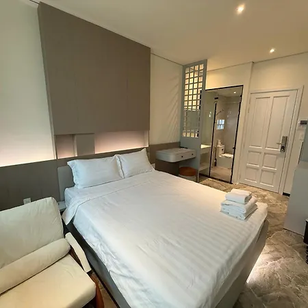 Rix Hotel District 1